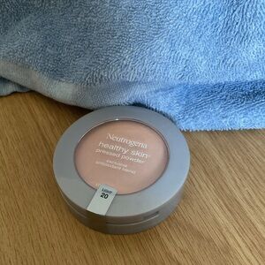 Neutrogena Healthy Skin Pressed Powder light #20